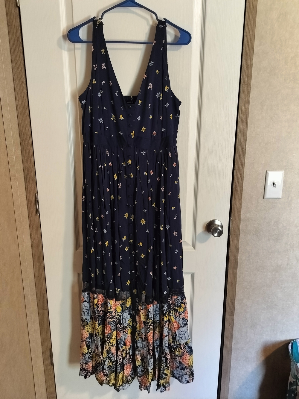 Torrid Navy Floral Maxi Dress With Swiss Dot Lace And Buttons - NWT Size 0